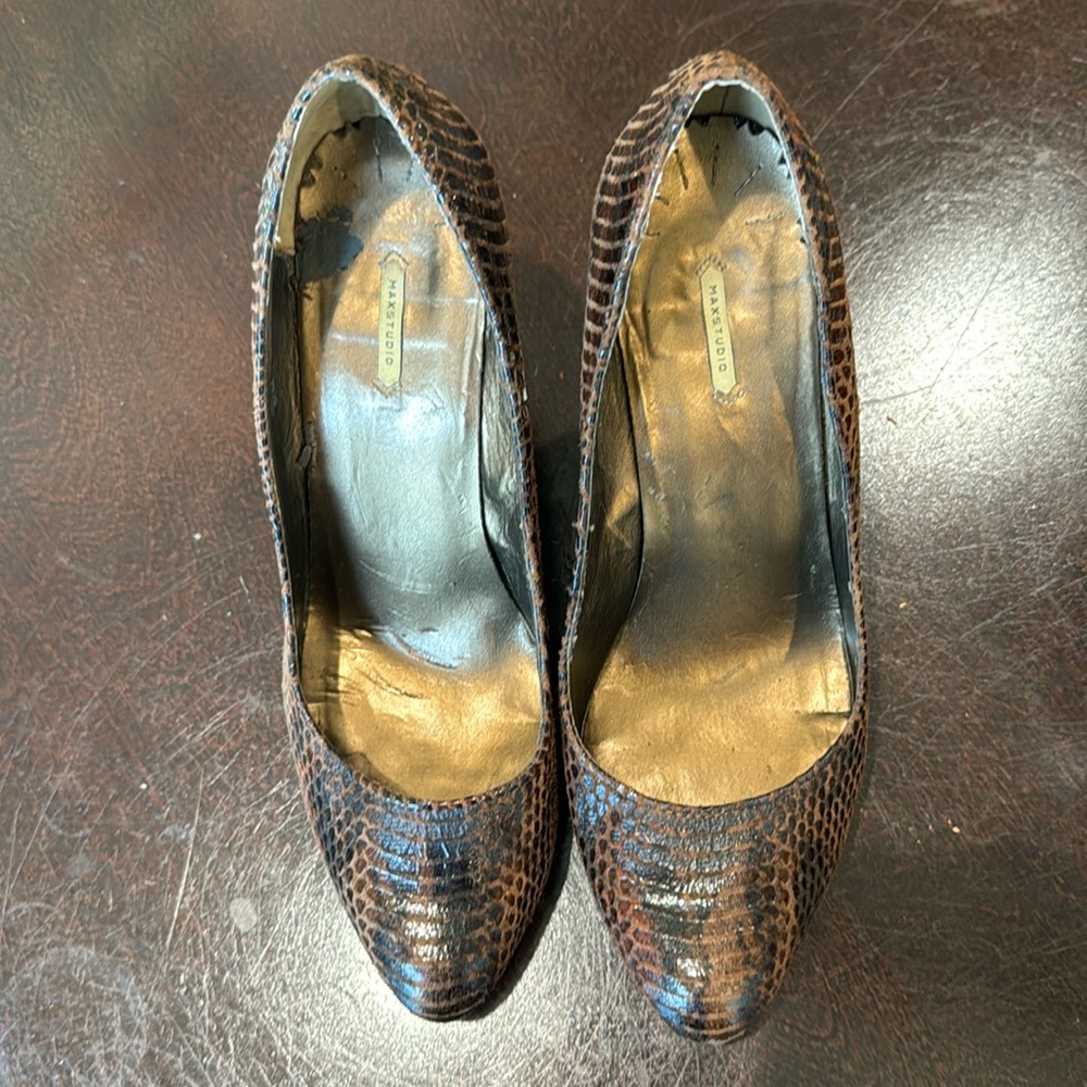 Max Studio Wedge